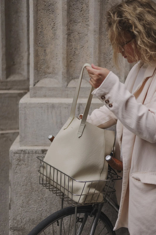 Elegant Beige Tote Bag for Women – Minimalist Shoulder Bag