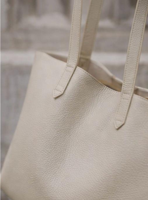 Elegant Beige Tote Bag for Women – Minimalist Shoulder Bag